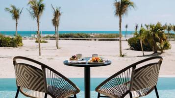 Mirage Club Swim Up Suite Oceanfront (Outdoor Jacuzzi) | View from room