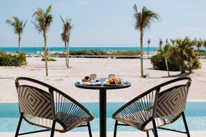 Mirage Club Swim Up Suite Oceanfront (Outdoor Jacuzzi) | Vista desde la habitación
