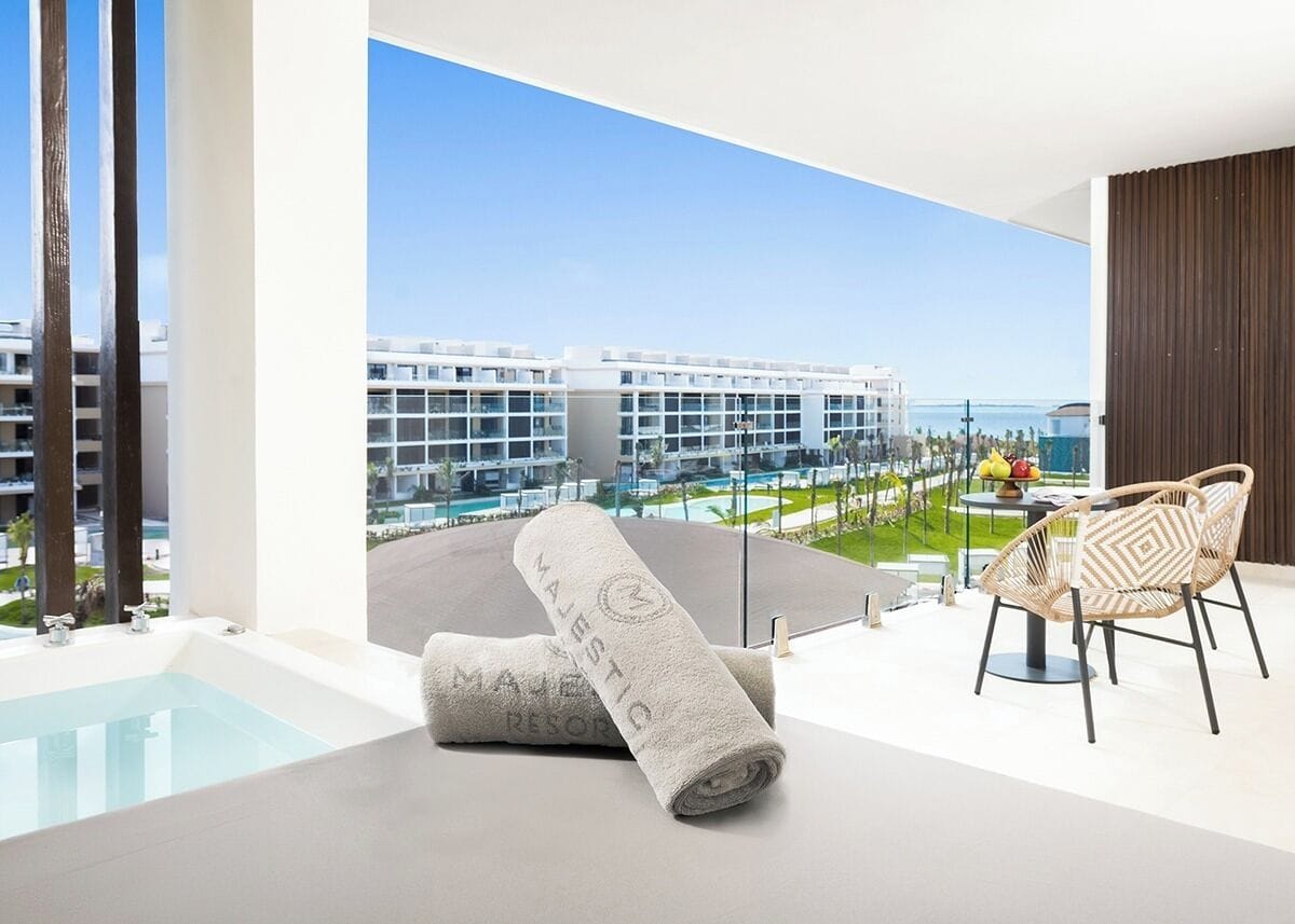 Mirage Club One Bedroom Suite (Outdoor Jacuzzi) | Ausblick vom Zimmer
