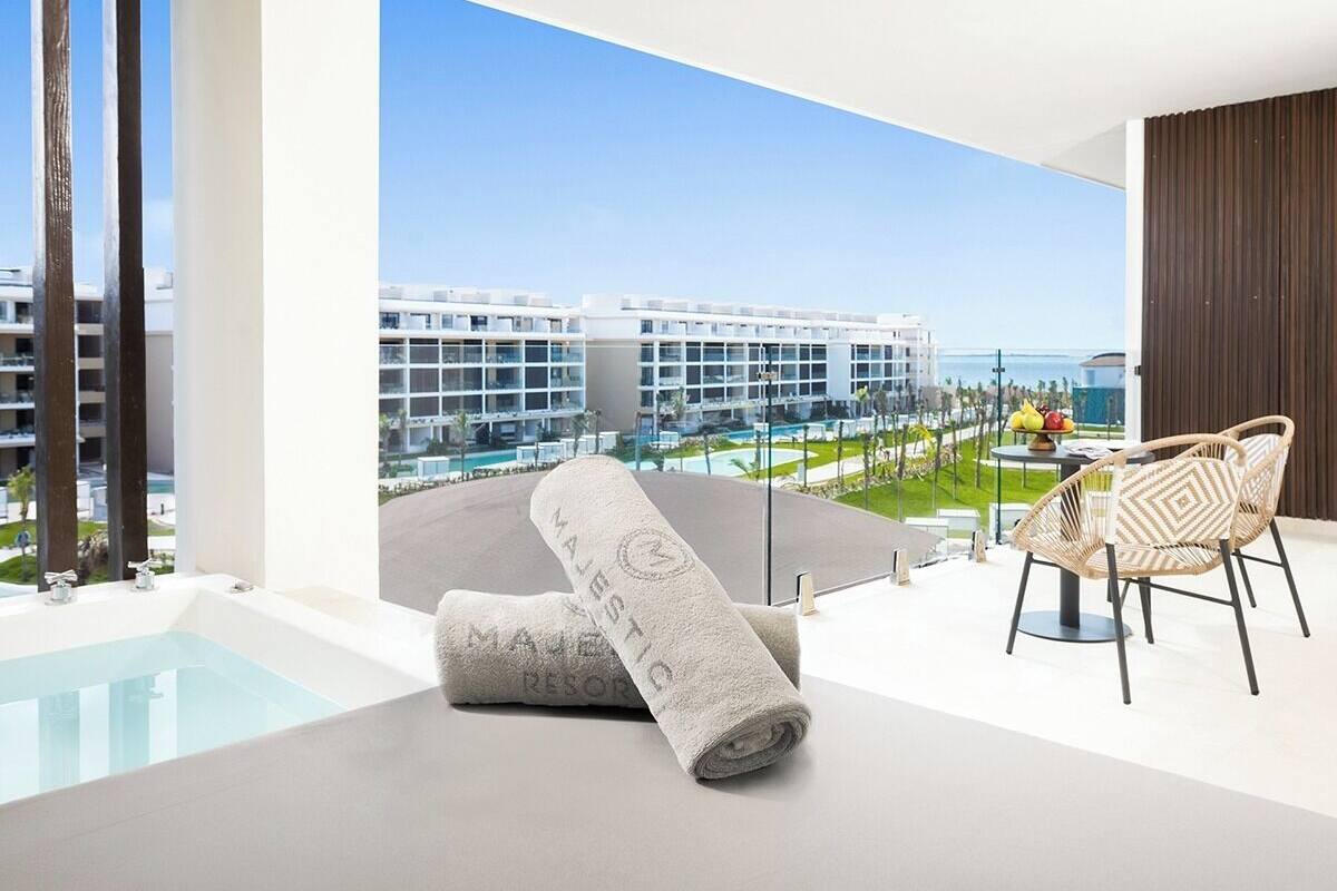 Mirage Club One Bedroom Suite (Outdoor Jacuzzi) | วิวจากห้องพัก