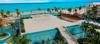 Costa Mujeres 雄偉幻影全套房度假村 - 全包式