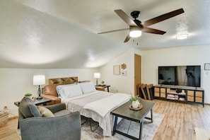 1 bedroom, desk, travel cot, free WiFi