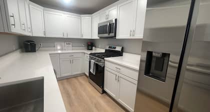 Retreat to the Lake â Spacious 4BR Near The Moors Marina