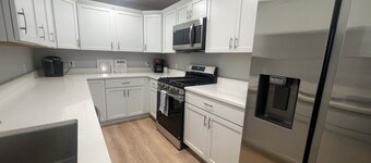 Retreat to the Lake – Spacious 4BR Near The Moors Marina
