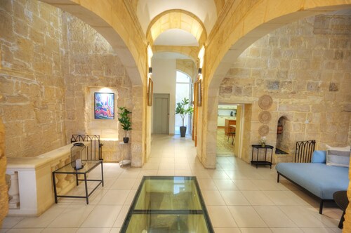 Magestic palazzo, jacuzzi on roof terrace GOVAL-3