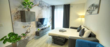 Iron/ironing board, free WiFi, bed sheets