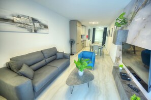 TV - Modern and spacious one bedroom apartment CPAC2-2 (St Julian's)
