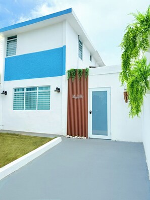 Exterior - Beach Luquillo•Yunque Rainforest•Game Room•Eco Beach House•Tours•Bio Bay (Fajardo)