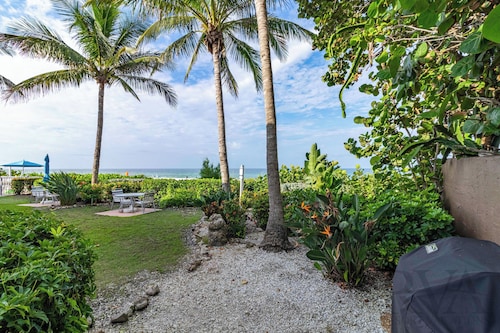 Beachfront Bliss on Longboat Key- Steps to the sand