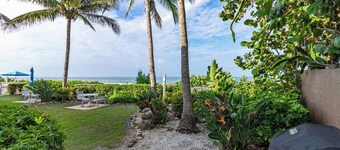 Beachfront Bliss on Longboat Key- Steps to the sand
