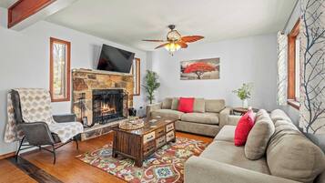 House (3 Bedrooms) | Front of property