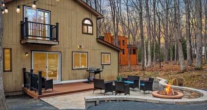 Stylish Renovated Home Open Layout, Coffee Bar + Near Hiking & Waterfalls