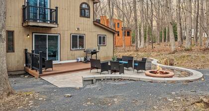 Stylish Renovated Home Open Layout, Coffee Bar + Near Hiking & Waterfalls