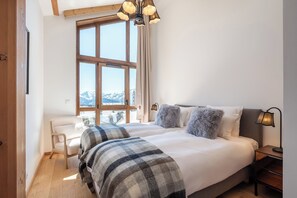 4 bedrooms, iron/ironing board, free WiFi, bed sheets - Écrin – Stylish alpine escape in Alpe d'Huez (Alpe d`Huez)