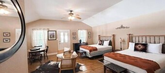 เดอะ ซาลาโด อินน์ โคลบ์ สวีท