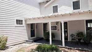 Front of property - The Salado Inn Kolb Suite (Salado)