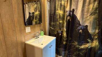 Secador de pelo, toallas