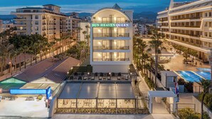 A hotel named "Sun Haven Queen" with a modern design, multiple floors, and a rooftop area. - Sun Heaven Queen (Alanya)