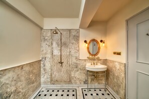 Room, 1 King Bed, Garden View | Bathroom | Towels, soap, shampoo, toilet paper - Munjoh Island House Suites and Spa (Ferrurgunj)