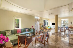 Luxury Villa, 3 Bedrooms, Mountain View | Living area - Munjoh Island House Suites and Spa (Ferrurgunj)