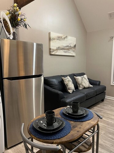 Welcome to Cozy Comfortable True JOI. Charming 1-bedroom cottage in Guntown