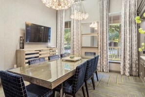 Dining - Central Furnished 2b/2b Apt by the HTX Med Center (Houston)