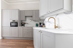 Microwave, dishwasher, coffee/tea maker, toaster