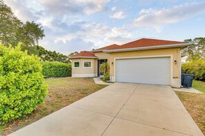 Exterior - Pet-Friendly Home w/ Fenced Yard in Fort Myers! (Fort Myers)