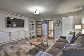 Smart TV, fireplace, video games, DVD player - Troxler Pines Retreat, Arcade/BBQ/Fireplace! (Flagstaff)