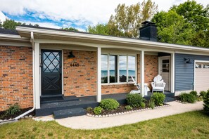 Exterior - Bay View, Family Fun, Backyard Firepit, Wineries (Suttons Bay)