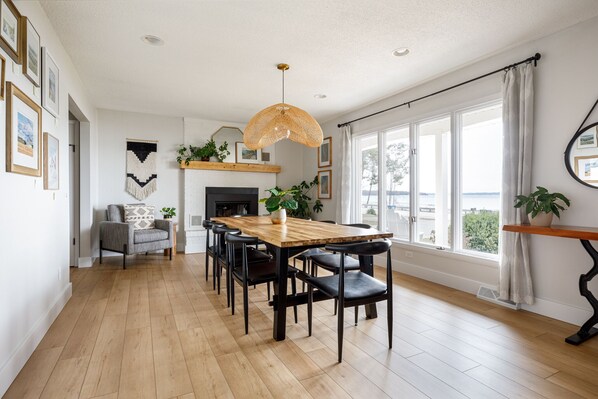 Dining - Bay View, Family Fun, Backyard Firepit, Wineries (Suttons Bay)