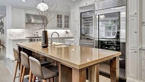 Unclassified image, 2 of 43, button - Stunning Beverly Hills Oasis w/ Pool House (Beverly Hills)