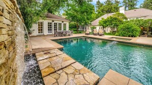 Unclassified image, 4 of 43, button - Stunning Beverly Hills Oasis w/ Pool House (Beverly Hills)