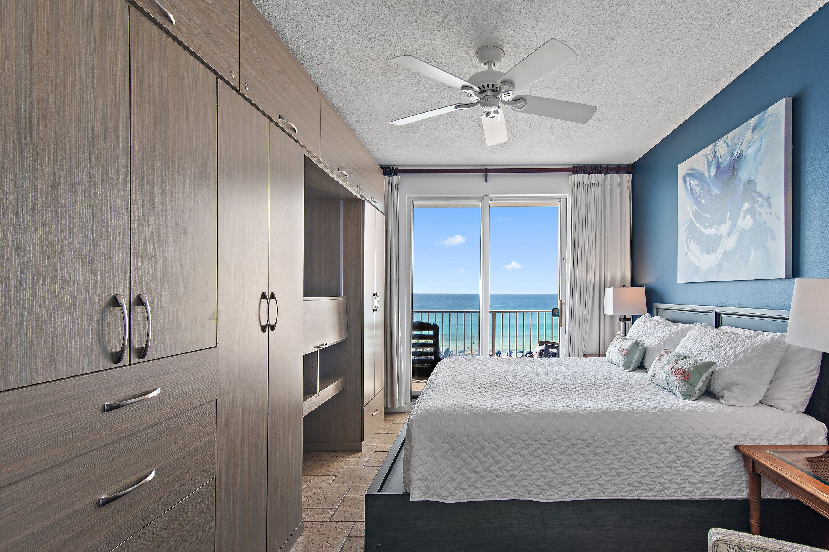 3 Schlafzimmer, Schreibtisch, Bügeleisen/Bügelbrett, Reisekinderbett