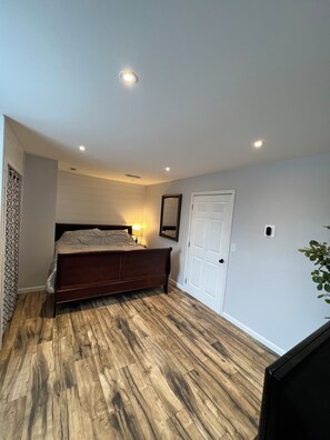 2 chambres, fer et planche à repasser, Wi-Fi, draps fournis