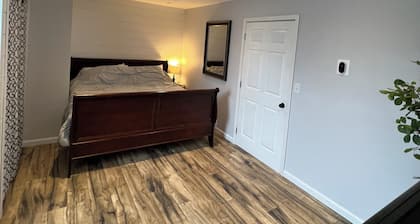 Huge 2-bedroom apartment with 500 Mbps WiFi, full kitchen, AC/Heat, and sleeps 7