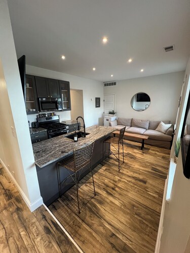 Huge Family Friendly 2-bedroom apartment  WiFi, kitchen, AC/Heat, and sleeps 7