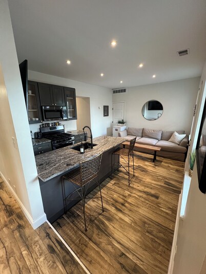 Huge Family Friendly 2-bedroom apartment WiFi, kitchen, AC/Heat, and sleeps 7