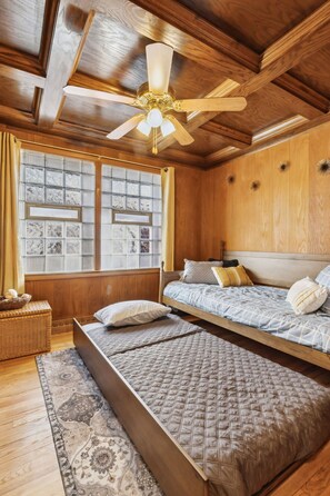7 slaapkamers, een strijkplank/strijkijzer, wifi, beddengoed