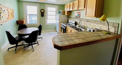 Charming 2-bedroom apartment with WiFi, AC in brilliant Bisbee