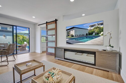 Costal Bungalow & guest house - by the beach!