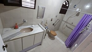 Shower, hair dryer, towels, soap - Wonderful house by the sea, right on the sand. Exuberant, safe and comfortable home. (São José da Coroa Grande)