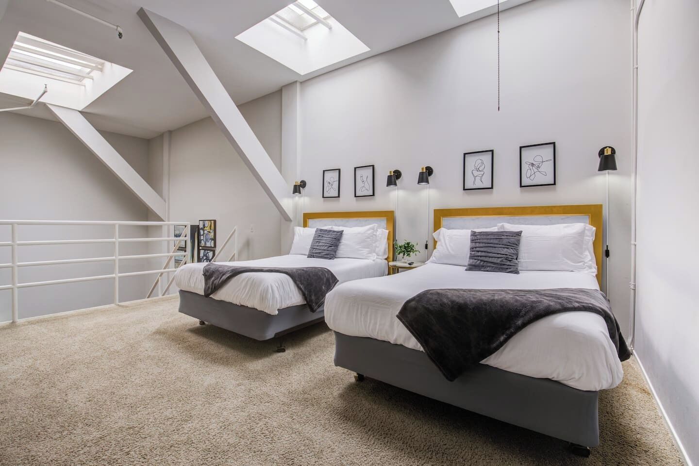 Schreibtisch, Bügeleisen/Bügelbrett, Reisekinderbett, kostenloses WLAN