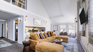 Unclassified image, 4 of 22, button - Downtown Penthouse #5 | Vintage +gym & balcony (Chicago)