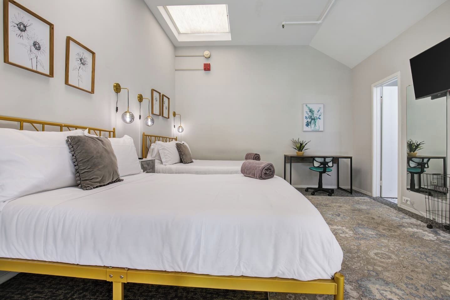 1 室のベッドルーム、デスク、アイロン / アイロン台、旅行用ベビーベッド