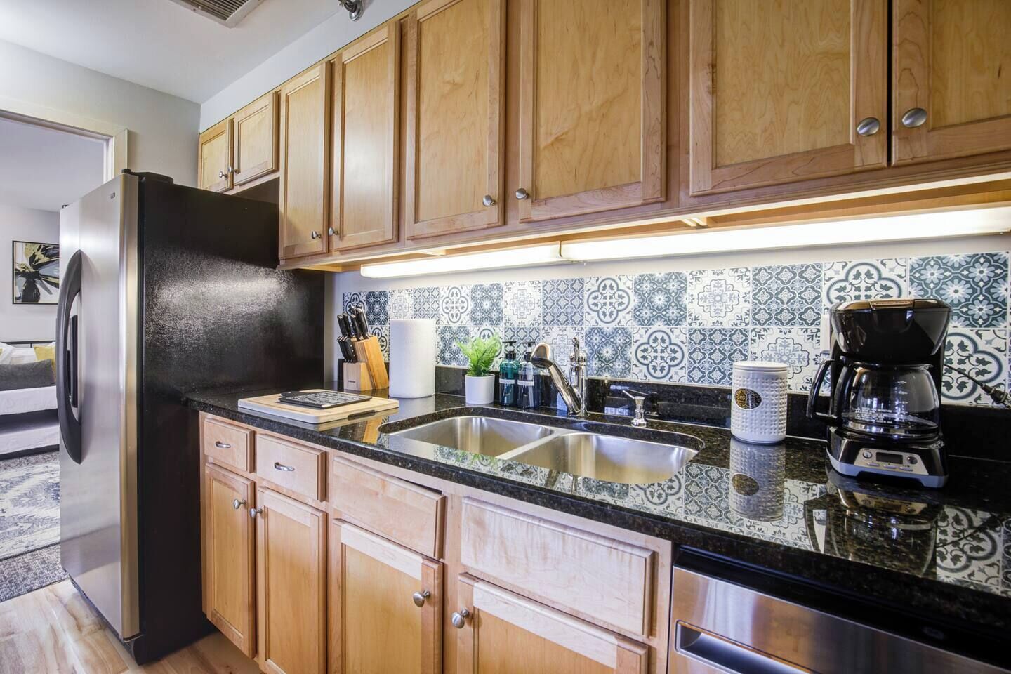 冰箱、微波炉、烤箱、炉灶