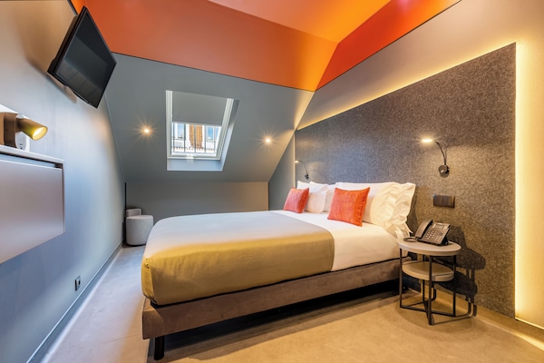 Standard-Doppel- oder -Zweibettzimmer | Zimmersafe, schallisolierte Zimmer, kostenloses WLAN