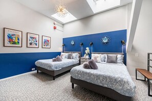 2 Schlafzimmer, Schreibtisch, Bügeleisen/Bügelbrett, Reisekinderbett
