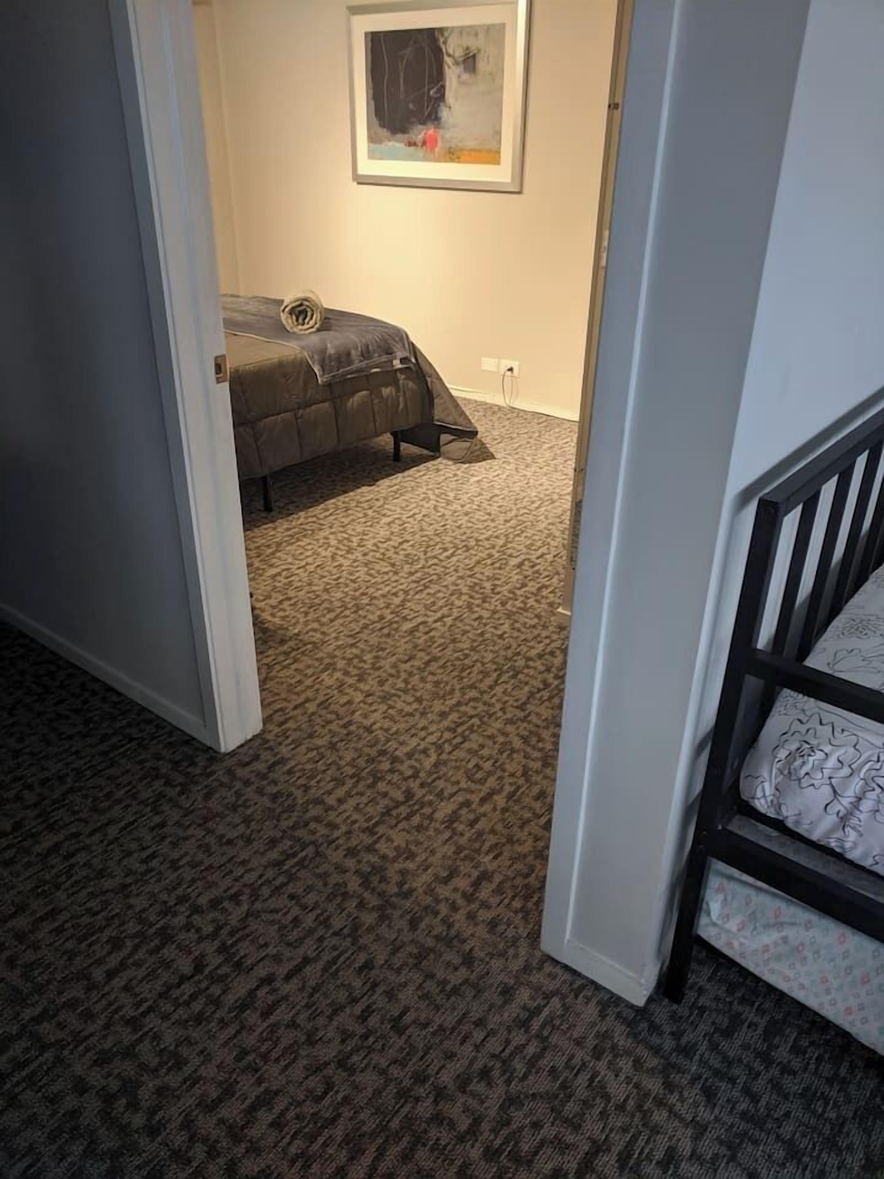 2 soverom, strykejern/-brett, reiseseng for barn og wi-fi (inkludert)