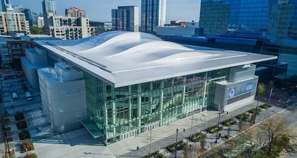 Spacious Downtown Penthouse | vintage, balcony&gym